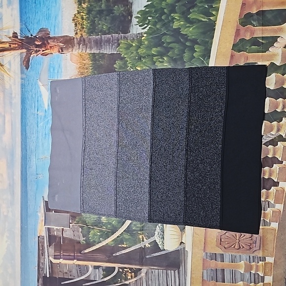 BCBGMaxazria Gray and Black Mini Skirt Size Medium - Picture 5 of 5